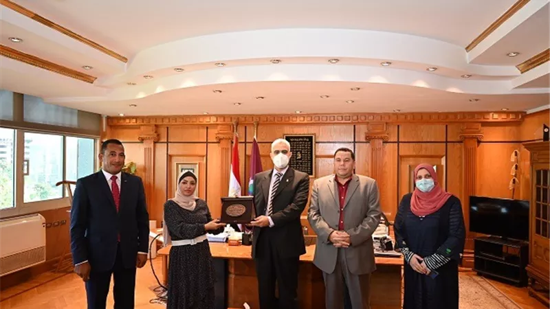 درع مجلس النواب الأردني لجامعة الفيوم