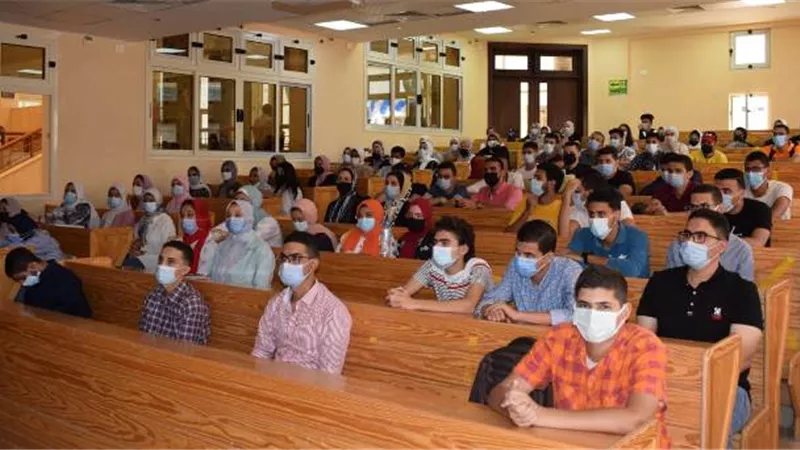الجامعة المصرية الروسية تزينت للترحيب بالطلاب فى بداية العام الجامعى وعقوبات للمخالفين.. بالصور