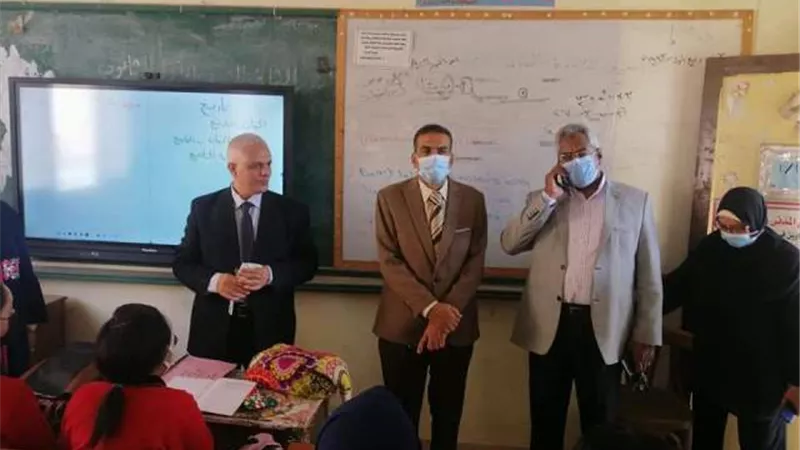وكيل التعليم في جولة تفقدية بمدارس البحر الأحمر
