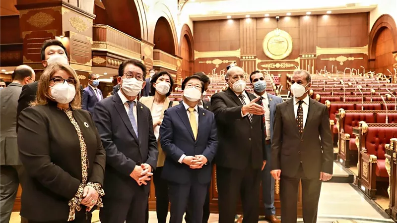 رئيس الشيوخ يستقبل رئيس الجمعية الوطنية لجمهورية كوريا الجنوبية