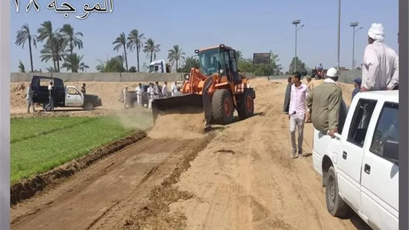 إزالة ٢١ حالة تعد على مصرف المحسمة بالإسماعيلية ..صور