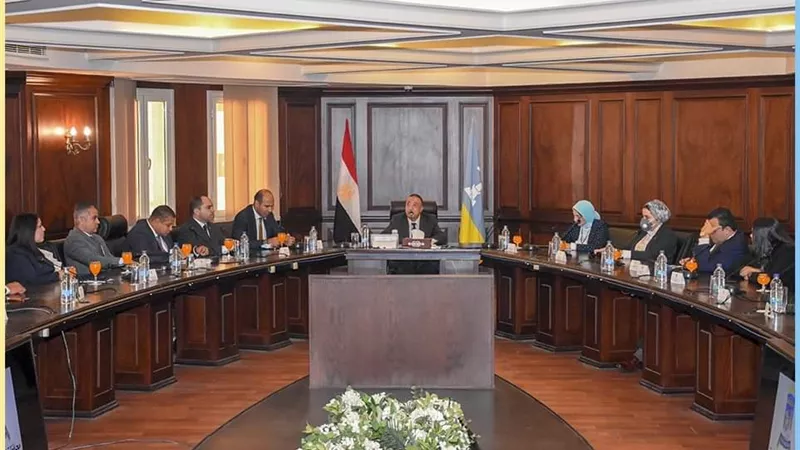 محافظ الاسكندرية يستقبل أعضاء نواب تنسيقية شباب الأحزاب والسياسيين