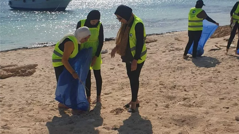 حملة نظافة بجزيرة بارادايس بـ البحر الأحمر