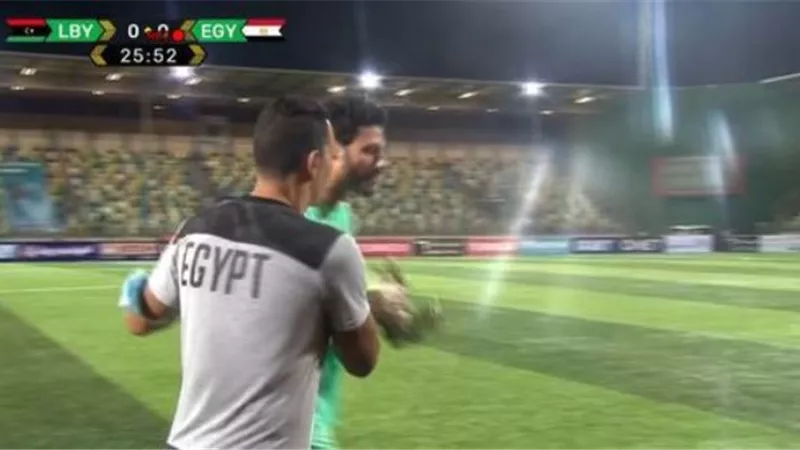 بالفيديو.. سر انفعال الشناوي أثناء خروجه مصابا في مباراة مصر وليبيا