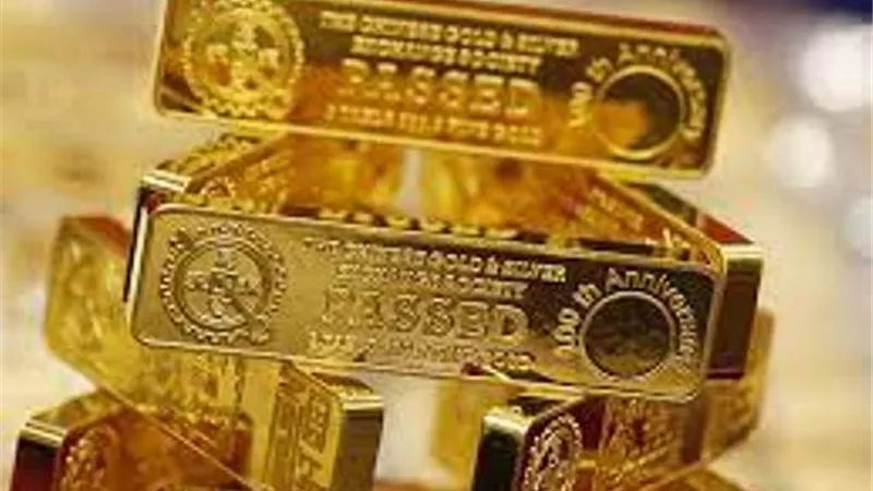 الذهب يرتفع رغم تداول الدولار قرب أعلى مستوى فى عام