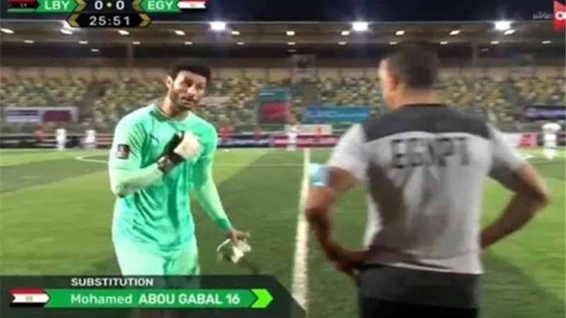 قلتلك مشاركش .. كواليس مشادة الحضرى والشناوى فى مباراة ليبيا
