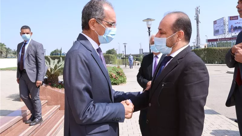 العوج يعرب عن تطلعه للاستفادة من الخبرة المصرية فى مجال تطوير البريد
