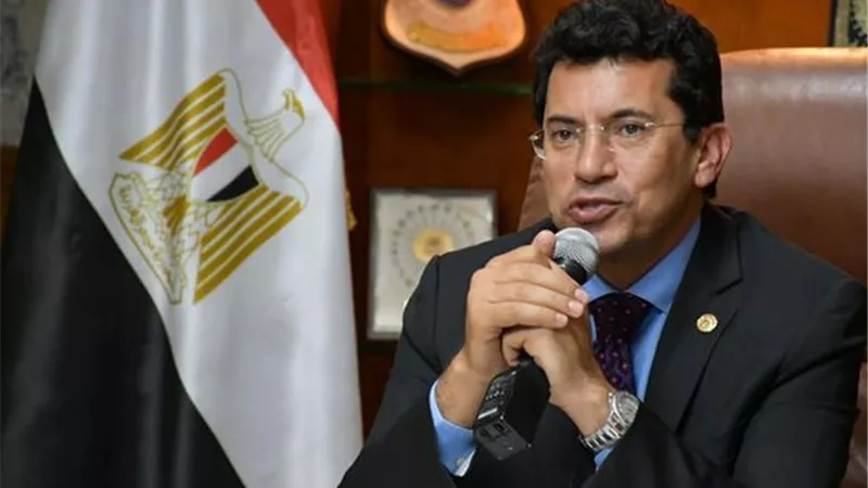 وزير الرياضة ينهى أزمة إيقاف الاتحاد المصرى للكرة الطائرة
