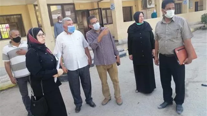 وكيل تعليم البحرالأحمر يتابع عملية توزيع الكتب المدرسية.. بالصور
