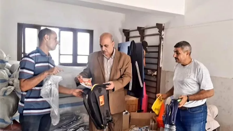 بيت الزكاة يواصل توزيع هدية شيخ الأزهر على طلاب المدارس والمعاهد