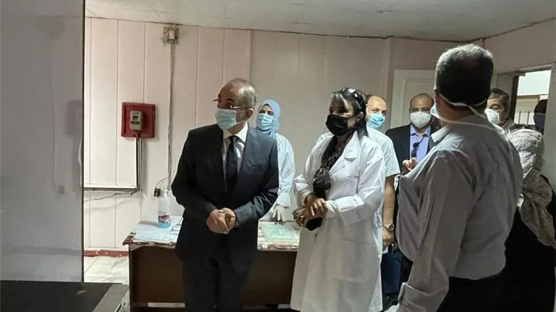 رئيس جامعة الزقازيق يطلب توفير أحدث أجهزة العلاج الاشعاعي للتخفيف من معاناة مرضى الشرقية