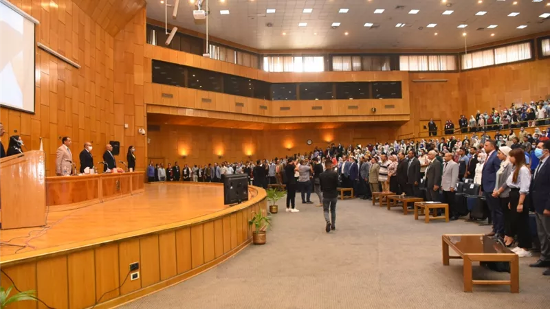 الروائى والإعلامى البارز عصام يوسف فى ندوة ملهمة بجامعة أسيوط يؤكد الحلم أساس أى نجاح