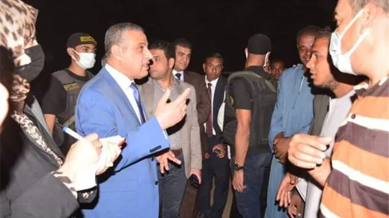 محافظ سوهاج يلتقي أهالي قرية السماكين ويوجه بتلبية احتياجاتهم ..صور