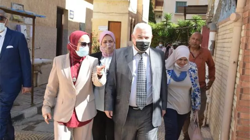 مديرتعليم الإسكندرية يتابع انتظام العمليه التعليميه بالمدارس