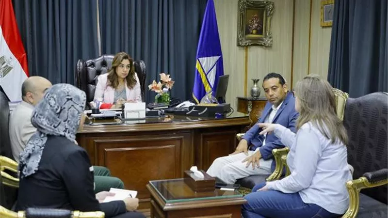 محافظ دمياط تبحث مع 