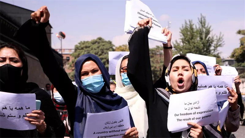 زعماء مجموعة العشرين يدعون إلى الدفاع عن حقوق المرأة في أفغانستان
