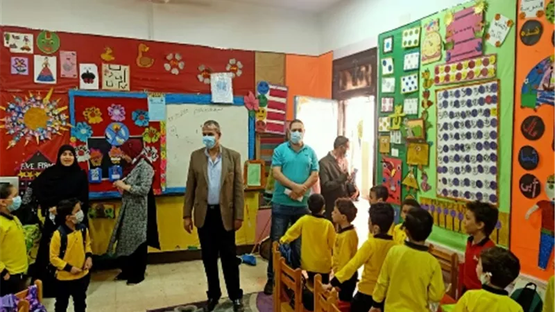 وكيل التعليم بالقليوبية يتفقد عددا من المدارس..ويشهد طابور الصباح مع الطلاب