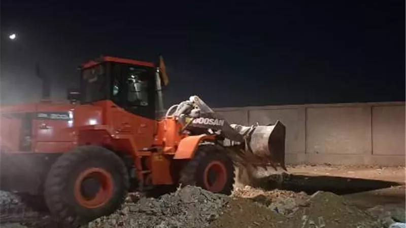 الجيزة.. إزالة مخالفات تحويل وحدات سكنيه لمحال بحدائق الاهرام