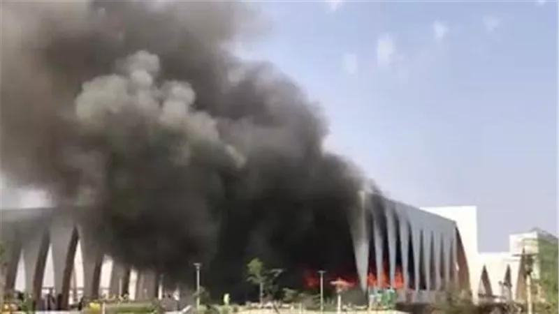 قبل الافتتاح بساعات .. حريق بالقاعة الرئيسيه بمهرجان الجونة السينمائي.. صور