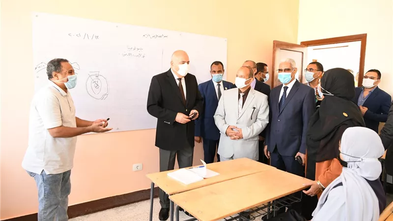 محافظ قنا يفتتح مدرسة الجمهورية الجديدة الثانوية بمدينه قنا الجديده