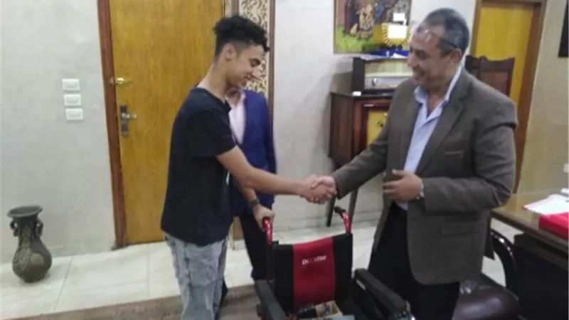 وكيل التعليم بالقليوبية يُكرم الطلاب المخترعين والموهوبين