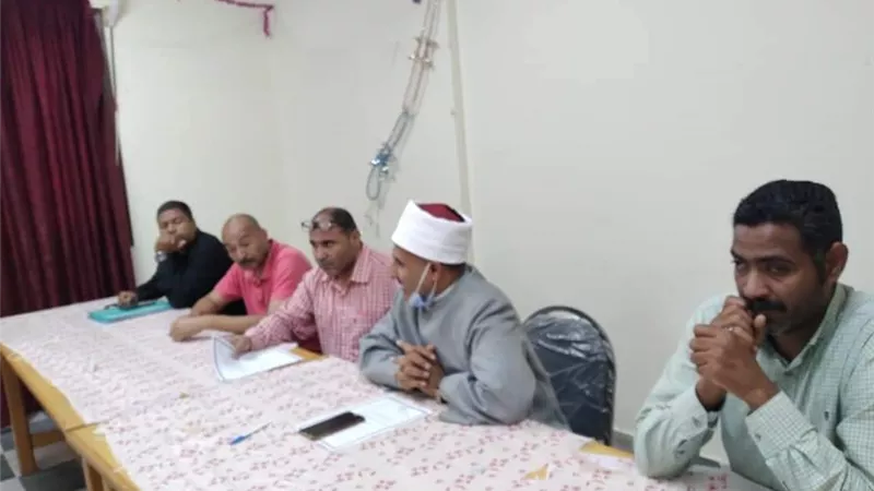 رئيس منطقة البحر الأحمر الأزهرية يجتمع بموجهى العموم لبحث العجز والزيادة بكافة معاهد المنطقة
