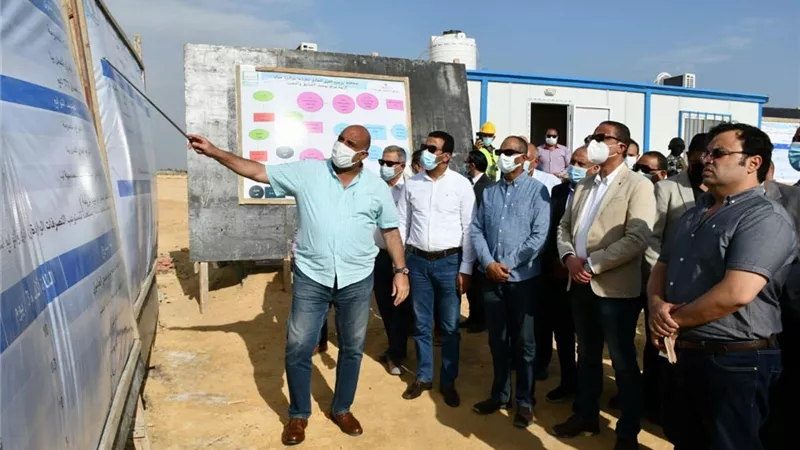 محافظ الفيوم ونائب وزير الاسكان يتفقدان الأعمال الإنشائية لتطوير محطة مياه قحافة ضمن مبادرة 