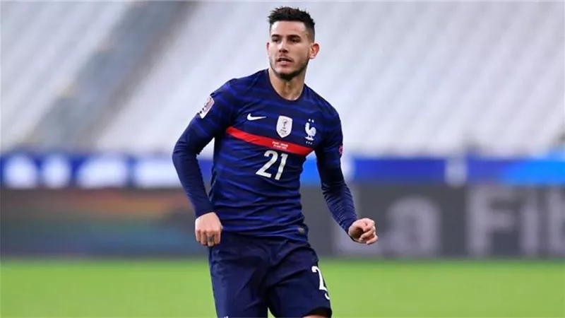 مفاجأة.. مدافع منتخب فرنسا مهدد بالسجن لمدة عام