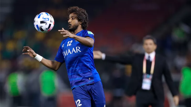 الأخضر يكشف تفاصيل إصابة مدافع الهلال