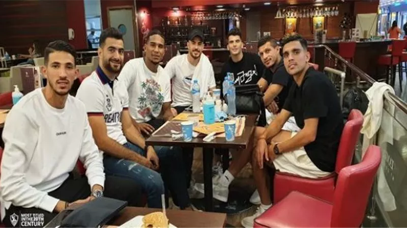 لاعبو الزمالك الدوليين يصلون مطار القاهرة استعدادا للسفر لكينيا