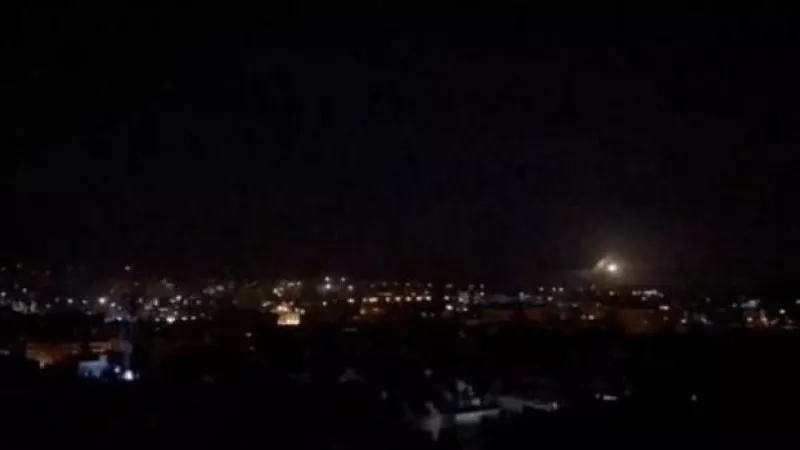 سوريا.. الدفاعات الجوية تتصدى 