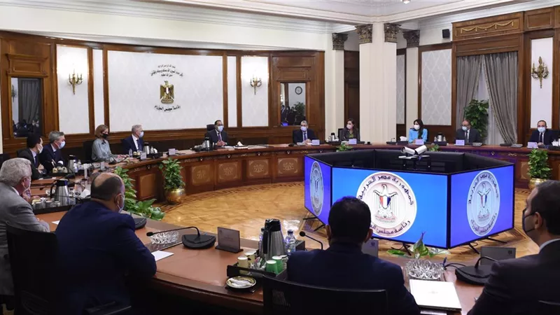 رئيس الوزراء يبحث التعاون مع رئيس شركة 
