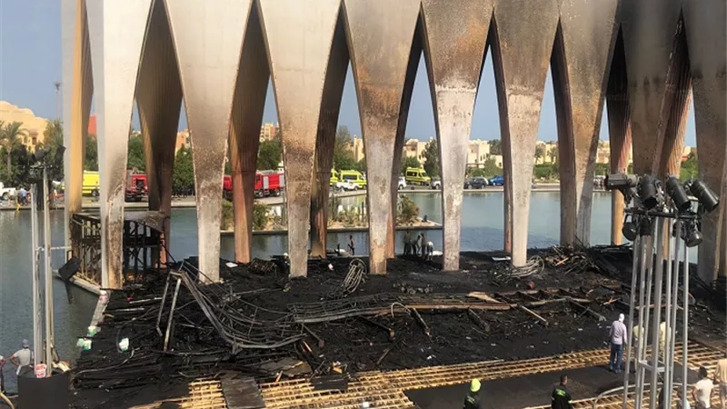 أول صور للقاعة الرئيسية لمهرجان الجونة بعد إخماد الحريق