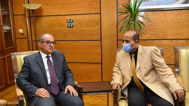 رئيس جامعة أسيوط يستقبل عميد كلية التمريض بجامعة حضرموت اليمنية لبحث سبل التعاون المشترك