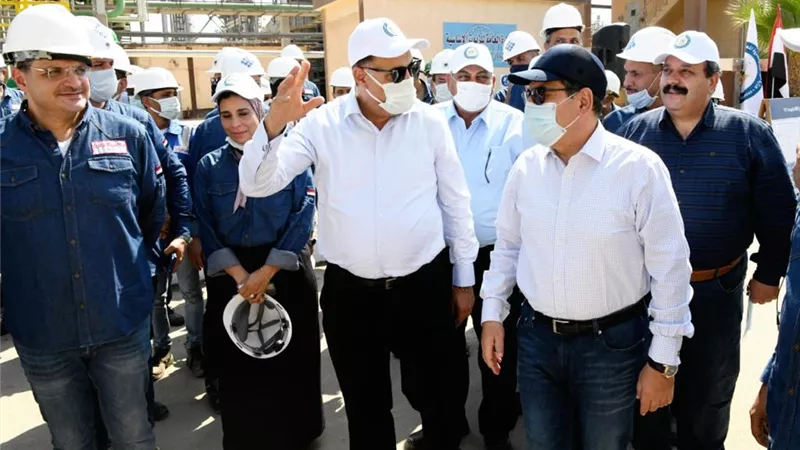 جولة تفقدية لوزير البترول لمصفاتى تكرير العامرية للبترول و