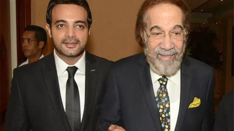 ما زلنا نعيش بظلك.. رسالة مؤثرة من عمرو محمود ياسين لوالده فى ذكرى رحيله