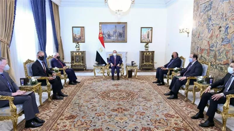 الرئيس السيسي يستقبل رئيس لجنة العلاقات الخارجية بمجلس الشيوخ الأمريكي