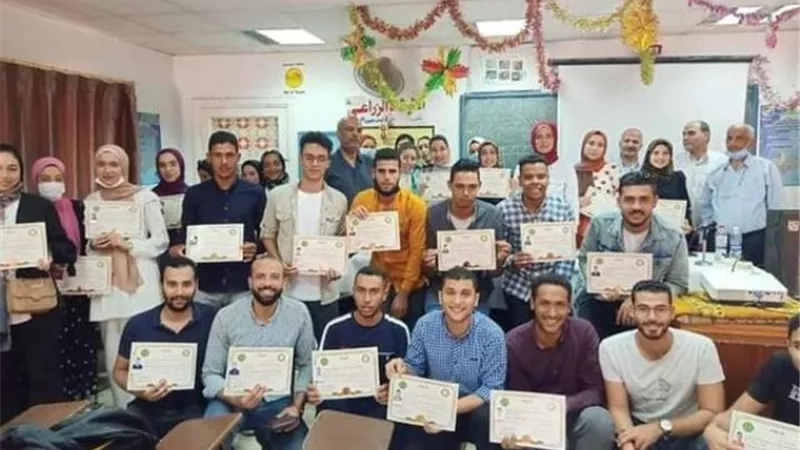 ختام الدورة الثانية عشر لمطبقي المبيدات الزراعية بالإسماعيلية..صور