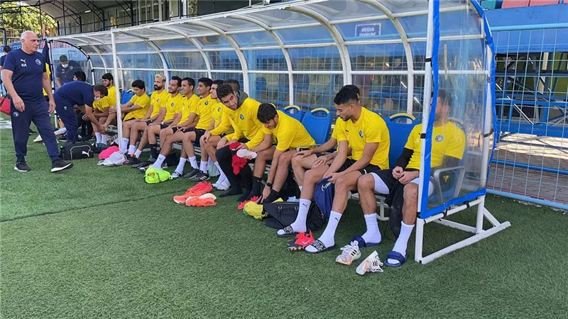 بيراميدز يصل ملعب عزام لأداء أول تدريباته في تنزانيا