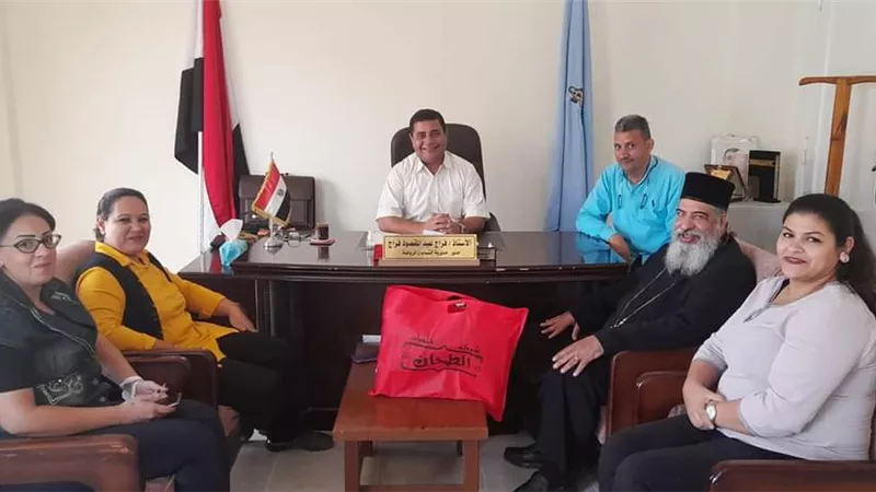 راعى الكنيسة الكاثوليكية يهنئ مدير الشباب والرياضة بالبحر الأحمر بالمولد النبوي