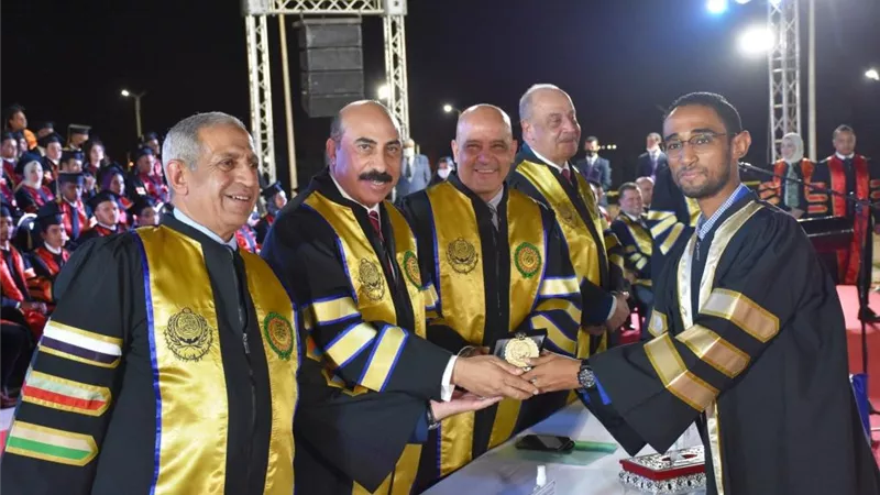 محافظ أسوان ورئيس الأكاديمية العربية للعلوم والتكنولوجيا والنقل البحرى يشهدان إحتفالية تخريج دفعة 2021