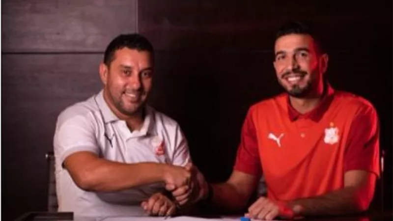 فى حضور أنيس بوجلبان.. الأهلى يحصل على توقيع مهاجم المقاولون العرب