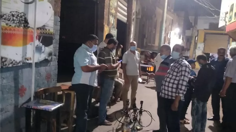 إغلاق ٧ مقاهي تقدم الشيشة للزبائن في دمياط..صور