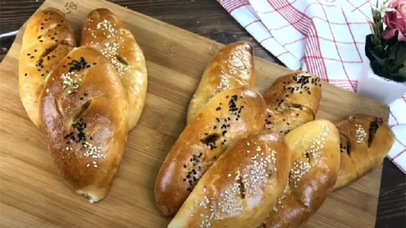 ساندويتش بعجينة رائعة وحشوة أروع بالفيديو لألاء الجبالى