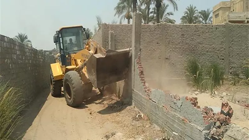 محافظة الجيزة تزيل ٣١ حاله تعديات علي حرم النيل وأراضي زراعية وبناء مخالف بأطفيح