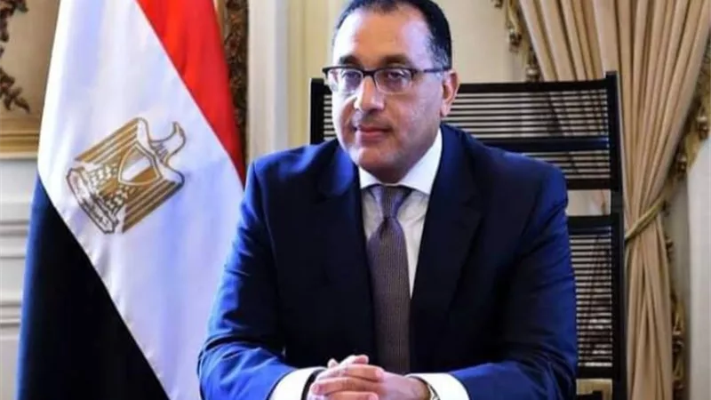 وزير التنمية المحلية يهنئ رئيس الوزراء بمناسبة ذكرى المولد النبوي الشريف