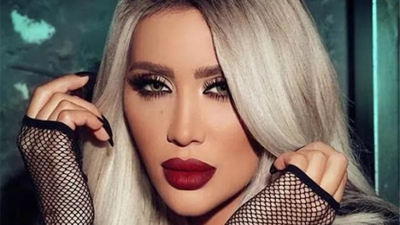 مصطفى بسيط يسخر من إطلالة مايا دياب