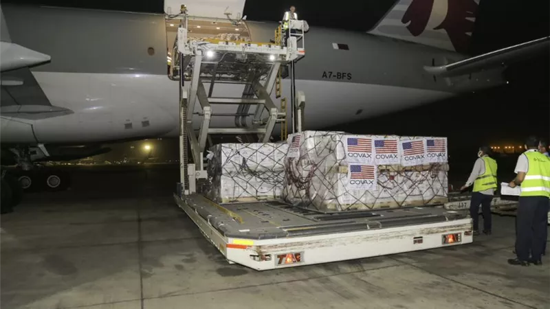 الصحة: استقبال مليون و ٦١١ ألفًا من لقاح «فايزر» بمطار القاهرة الدولي