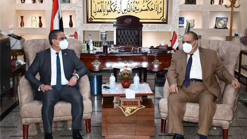 محافظ الفيوم ونائبه يزوران مجمع المحاكم وهيئة قضايا الدولة والمحكمة الابتدائية.. ويلتقيان المحامي العام