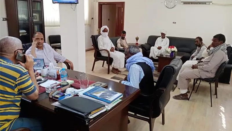 رئيس مدينة مرسى علم استقبل أهالى ومشايخ وعواقل قرية حماطة